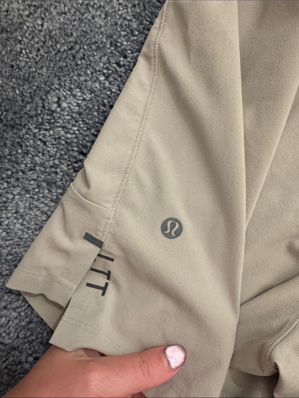 Mens lululemon tan beige athletic shorts- license to train style - Picture 4 of 4